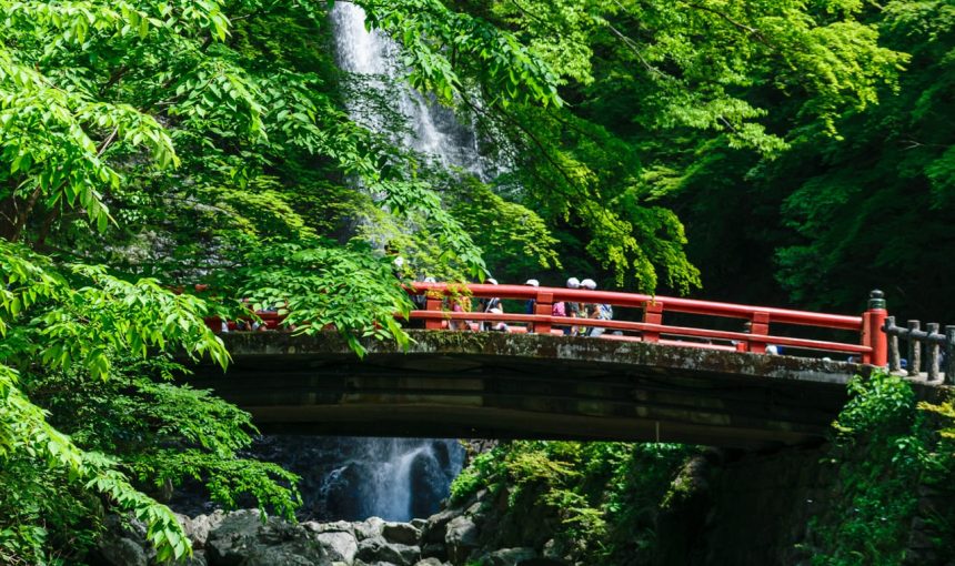 Minoh Falls Adventure with Tasting Local Speciality Snack