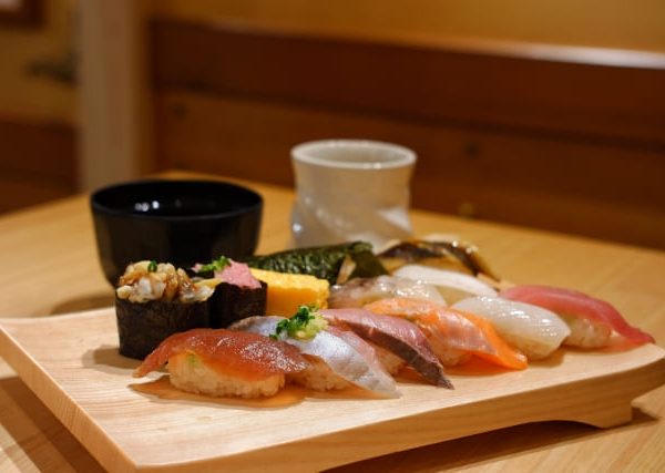 image of japanese suhsi